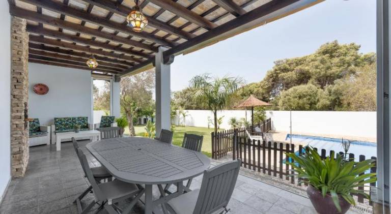 Fully equipped wonderful house with yard, patio & private pool | Suitable for remote work | Pets are welcome — photo 4