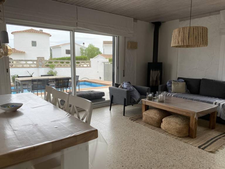 Villa with private pool, yard & grill — photo 5
