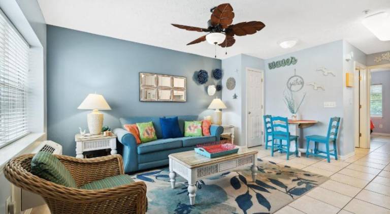 Apartment with pool — photo 2