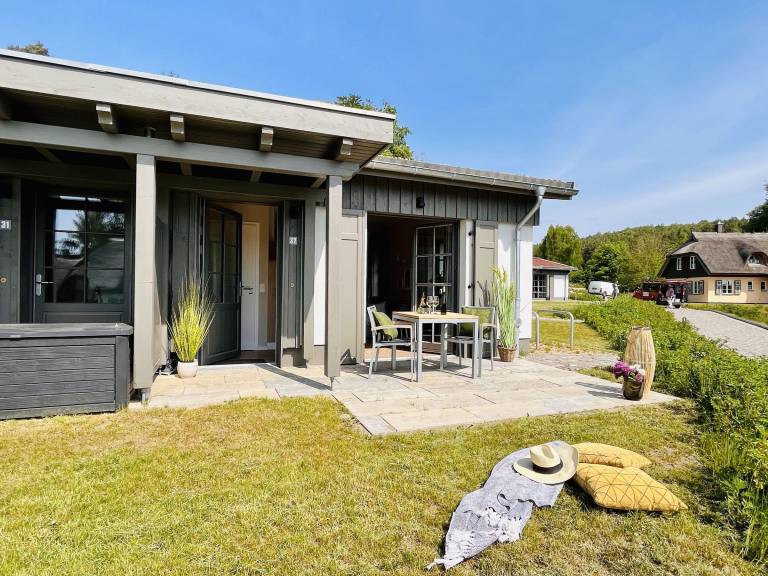 Family-oriented rental apartment with sauna, terrace & yard | Garden view | Pet-friendly — photo 2