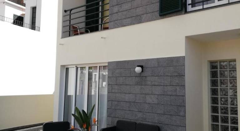 Vacation home with grill, terrace & pool — photo 4