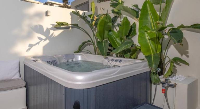 Earthy Haven-Minimalist Luxury Studio & Hot Tub — photo 3