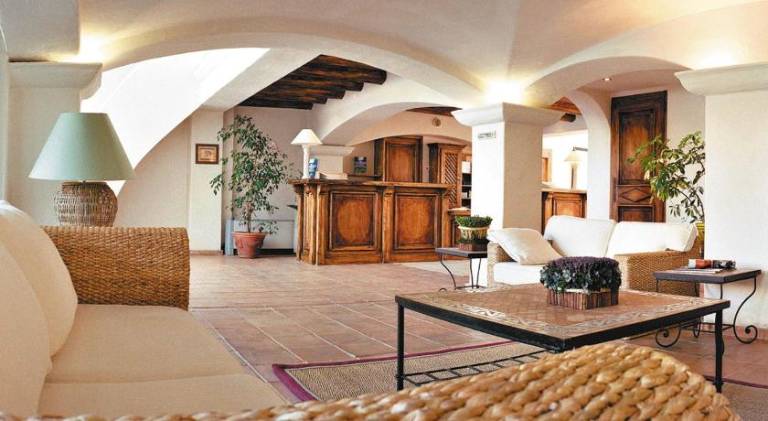 Charming serviced apartment with yard & pool | Beach nearby | Pets are welcome — photo 3
