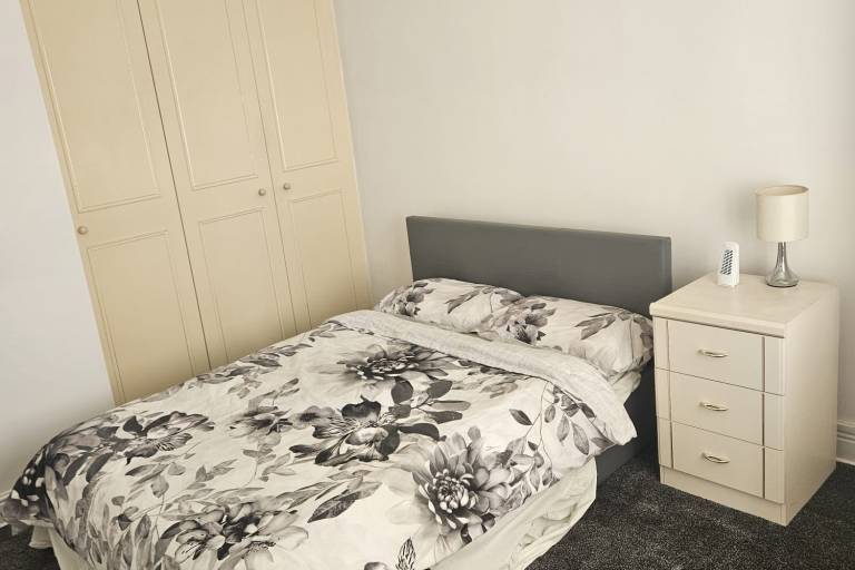 Cosy 3 Bed Bolton Retreat Parking & Pet Friendly