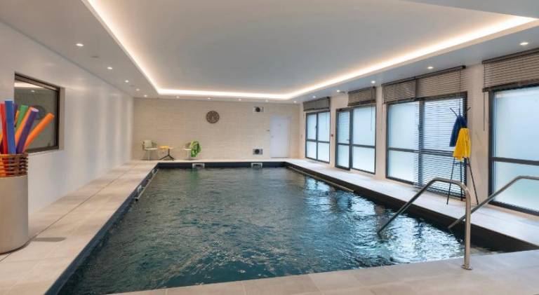 Serviced apartment with patio, pool & yard — photo 4