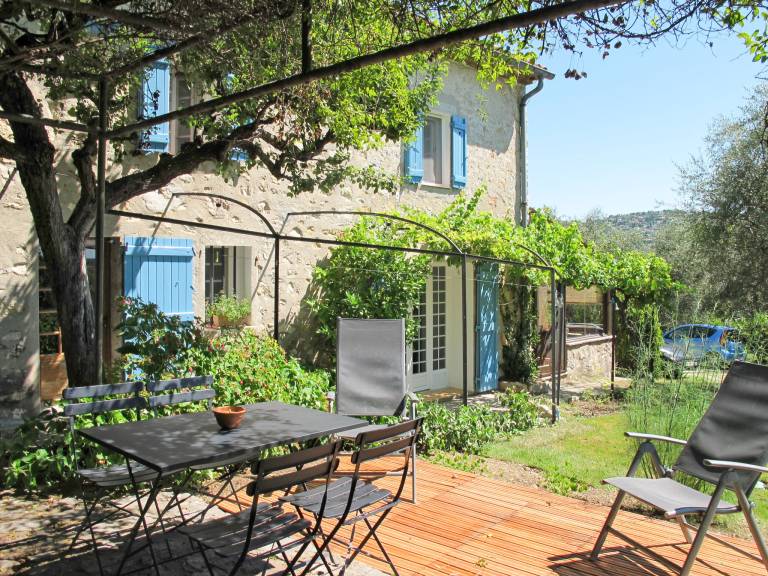 Vacation home with barbeque, patio & garden — photo 2