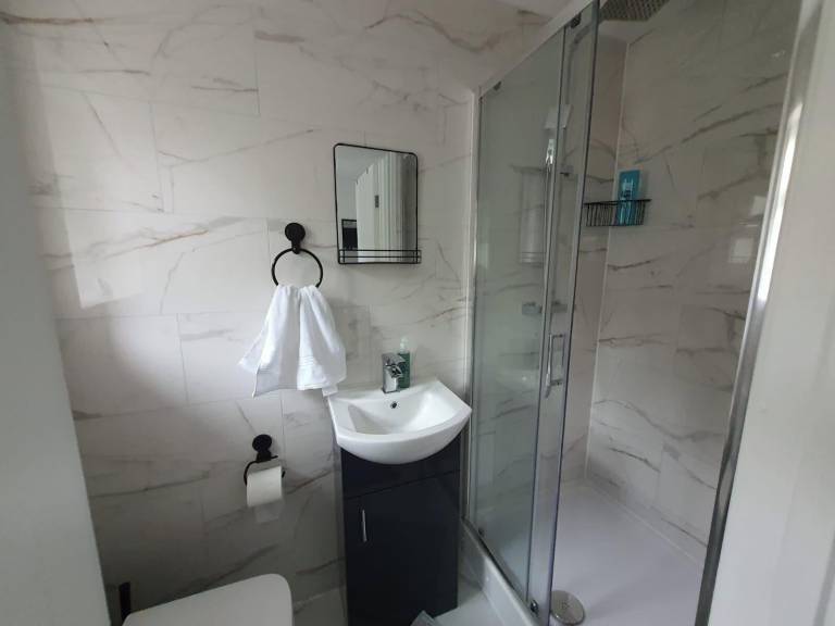 Private Room - Ensuite Bathroom - Free Parking — photo 2