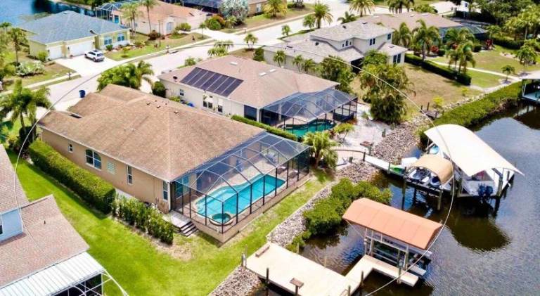 Serenity, Luxury Waterfront Oasis w Private Pool - Sleep 12 — photo 4