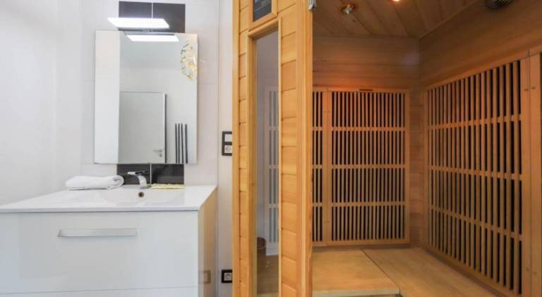2 bd apartment with sauna in the center of Annecy — photo 4