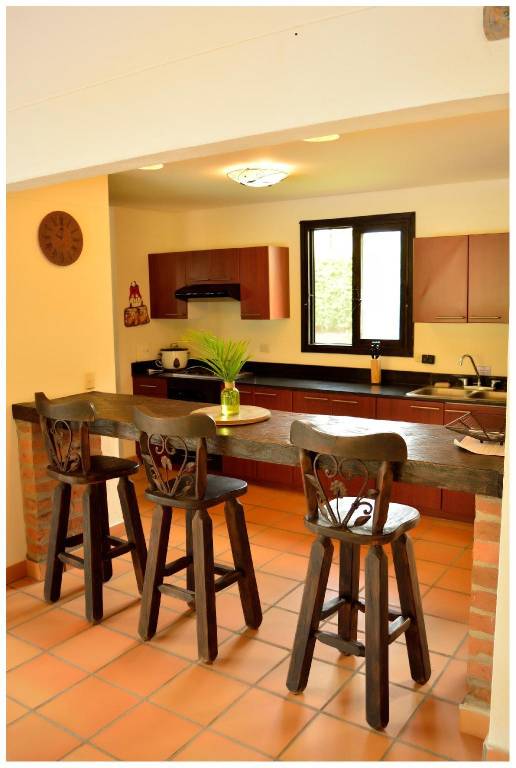 Big villa with pool, yard & barbeque | Pets allowed — photo 4