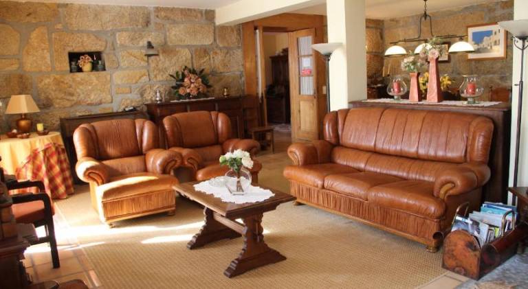 Vacation home with pool, yard & patio — photo 4