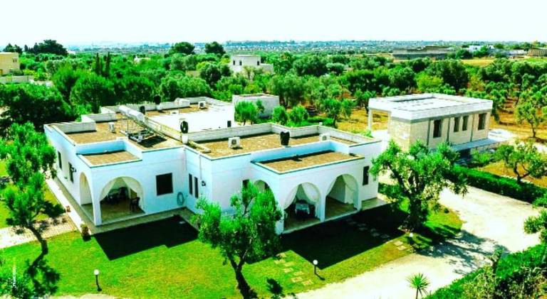 Vacation home with grill, yard & terrace in Carovigno