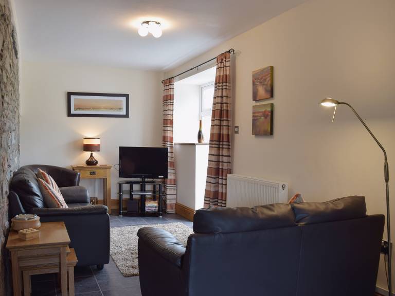 Children-friendly charming cottage with sauna, hot tub & garden | River view | Pets are welcome — photo 2
