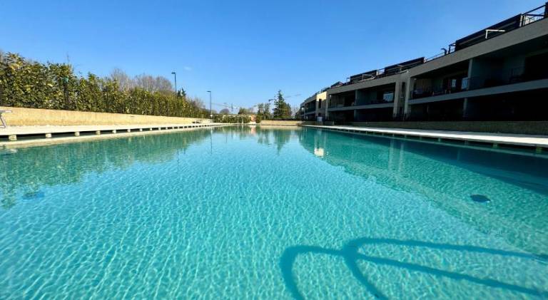 Apartment with pool — photo 5