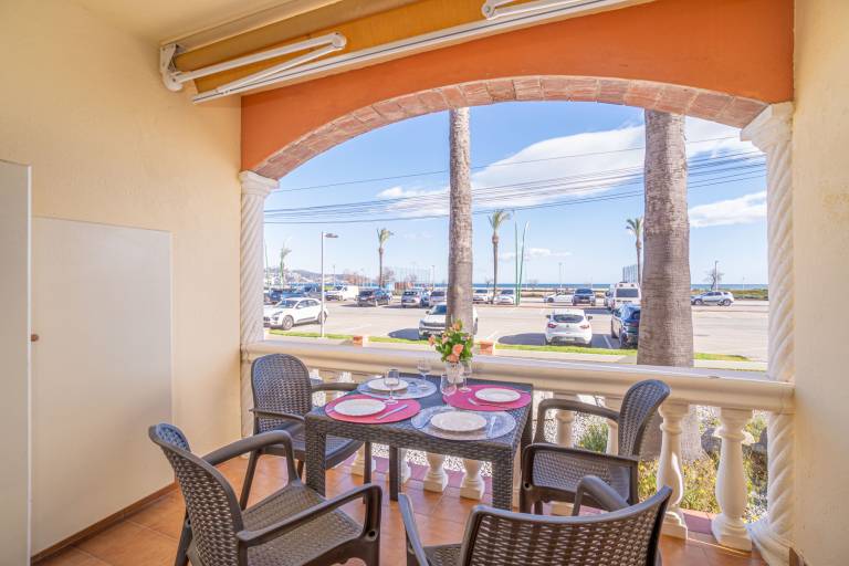 Rental apartment with terrace & yard — photo 3