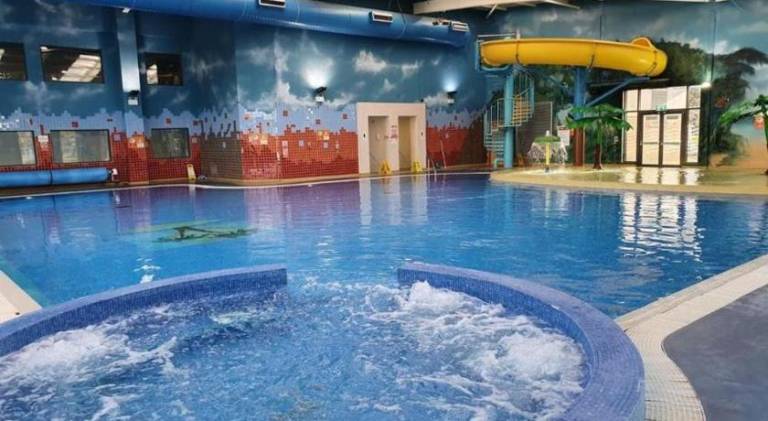 House with pool — photo 4