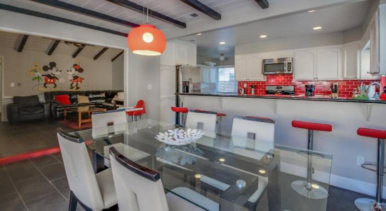 Fully equipped house with barbeque, private pool & hot tub | Pets allowed — photo 4