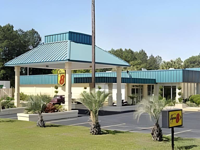 Super 8 by Wyndham Hardeeville/Savannah North in Hardeeville, SC
