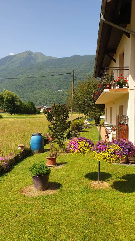 Rental apartment with yard, terrace & barbecue | Garden view — photo 3