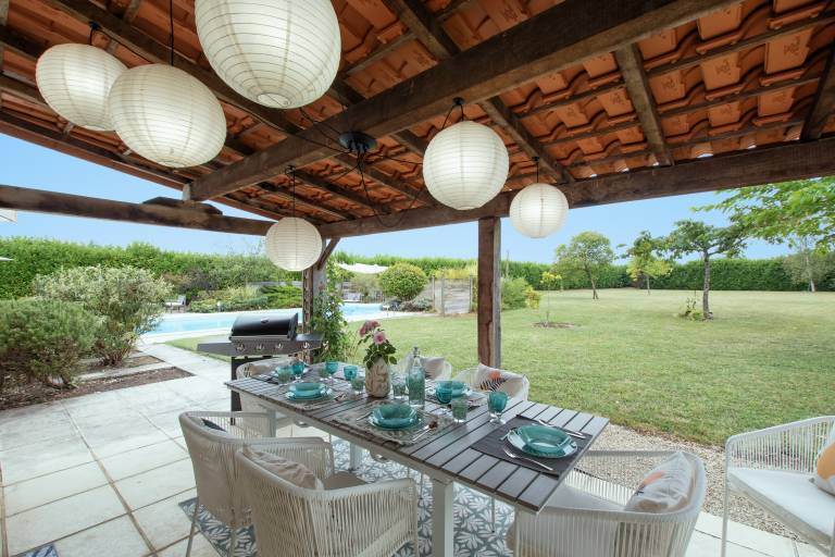House with patio, yard & private pool — photo 4