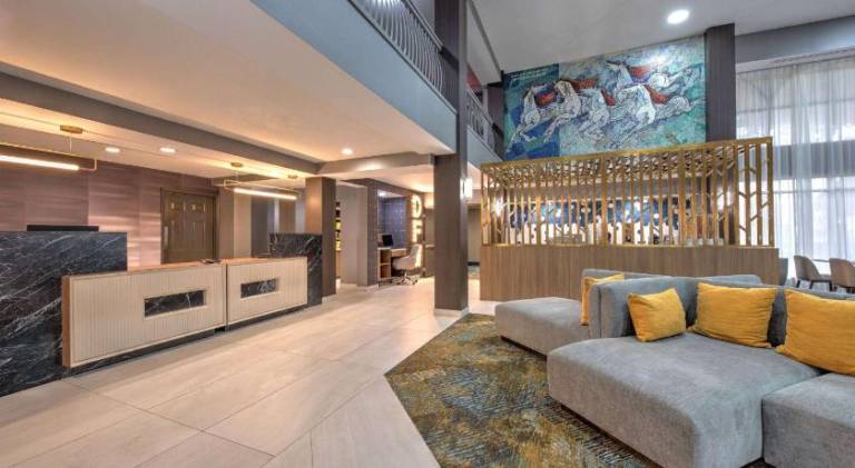 La Quinta Inn & Suites by Wyndham Dallas DFW Airport North — photo 3
