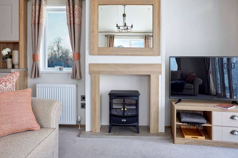 2-Bed Lodge Sleeps 4 - Pet Welcome - Fireplace — photo 4