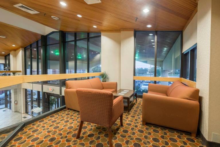 Red Roof Inn & Suites Cincinnati North - Mason — photo 4