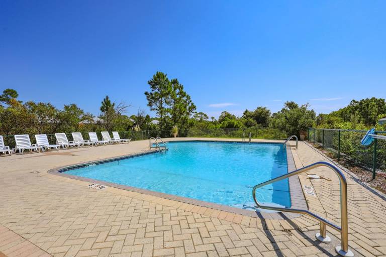 Fully equipped lovely cottage with yard, pool & BBQ | Pets allowed in Gulf Shores, AL