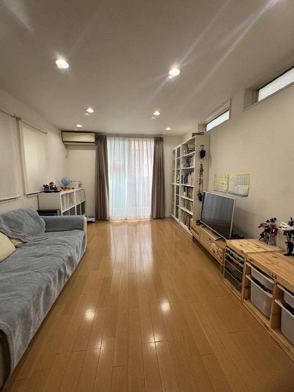 House 3 Chome-20 Kamiikebukuro