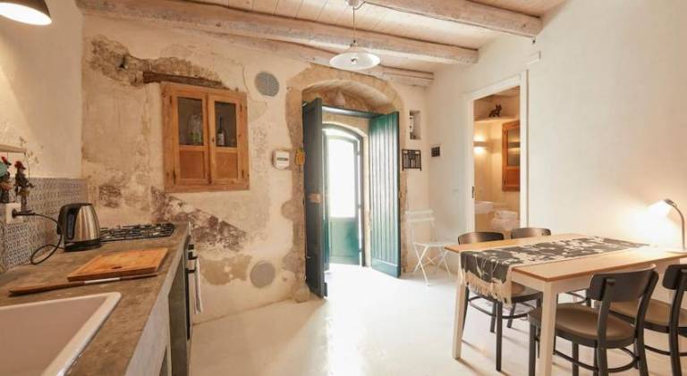 Beautiful apartment | Near Duomo of San Giorgio | Pets are welcome — photo 3