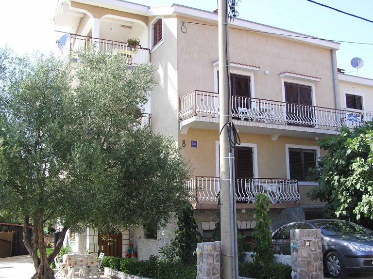 Holiday apartment with garden & BBQ in Crikvenica