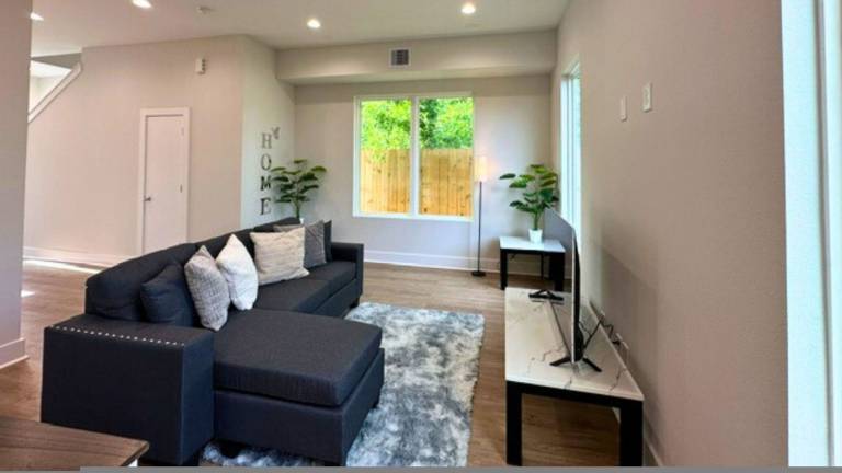 Cozy Modern Retreat 10 Mins to Heights & Downtown
