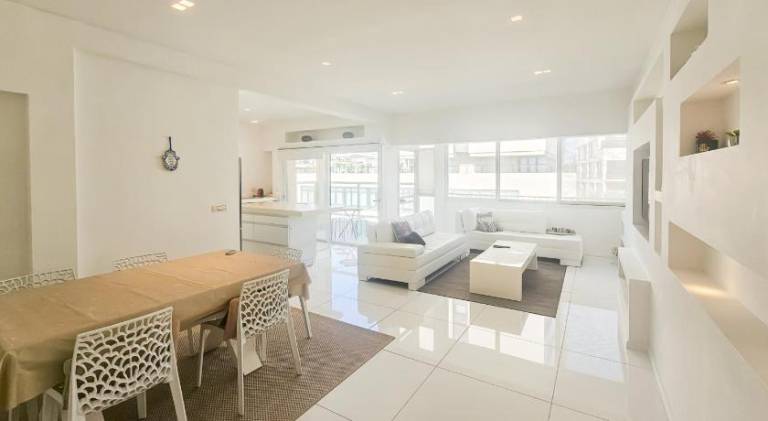 MIKLAT Bright & Family Friendly Near Beach by FeelHome — photo 2