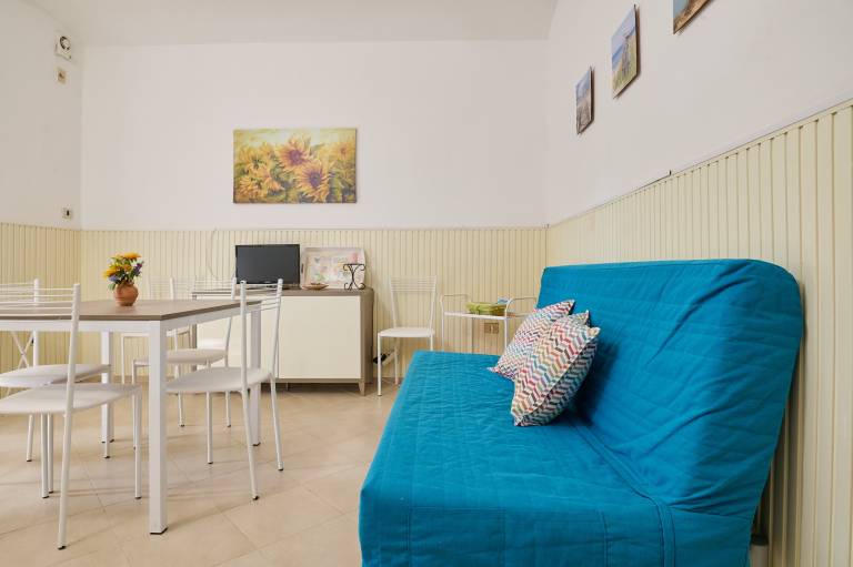 Apartment with barbeque & yard | Garden view — photo 3