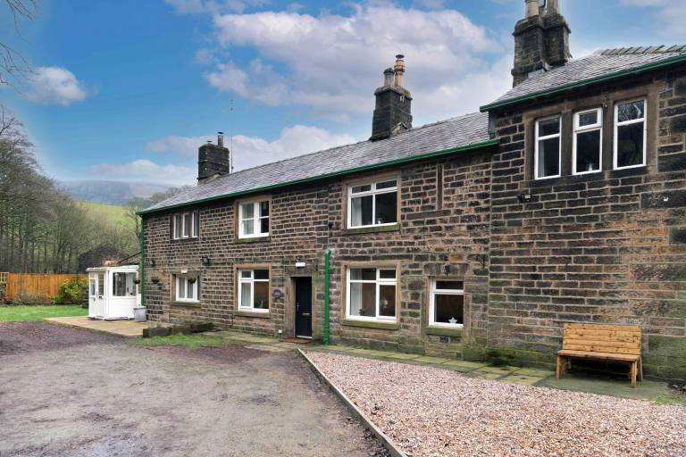 Cottage Oldham District