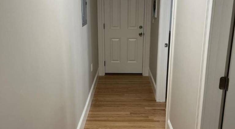 Downtown Apt King Beds Mins to Salem — photo 5