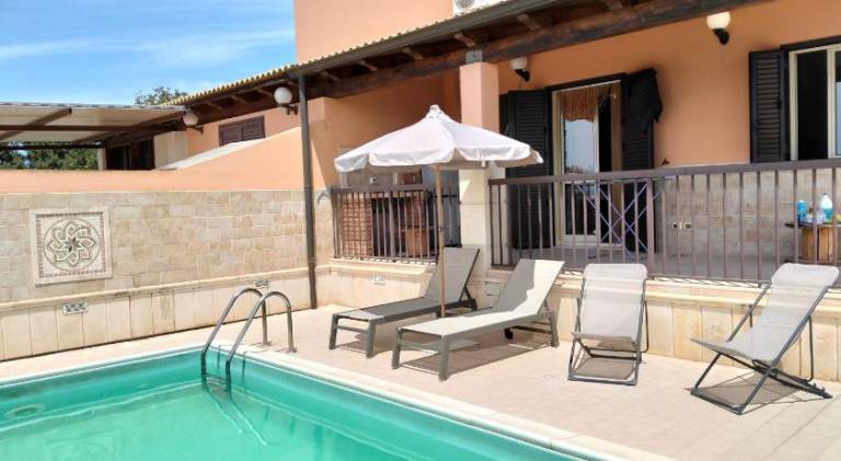 HOME 65 Seafront With Private Pool in Ragusa