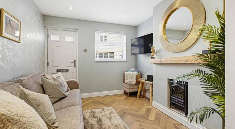 House with 1 room for 4 persons in Warwick