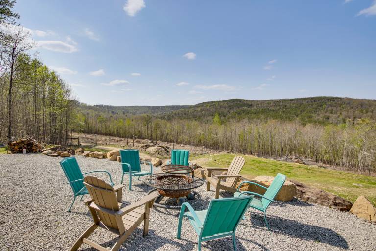 210-Acre Cabin w/ Trails & Hot Tub in Tuscumbia! in Al