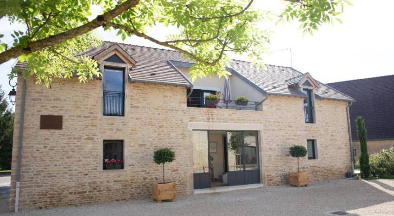 Rental apartment with yard & terrace in Beaune