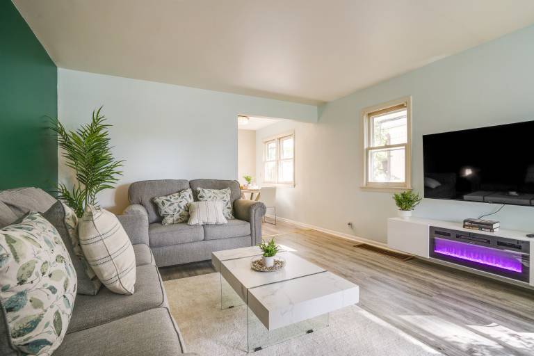 Cozy Minneapolis Duplex 10 Mi to Downtown