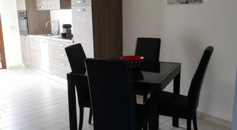 Serviced apartment with garden — photo 2
