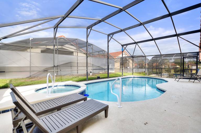 Family-oriented vacation home with private pool | Golf view | Pets allowed — photo 2