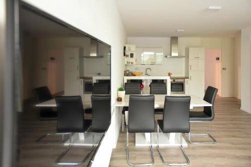 Apartment with garden, terrace & barbeque — photo 2