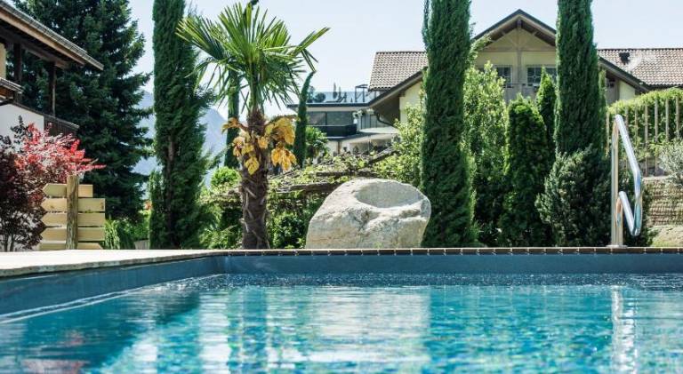Lovely apartment with terrace, pool & grill | Pet-friendly in Marlengo