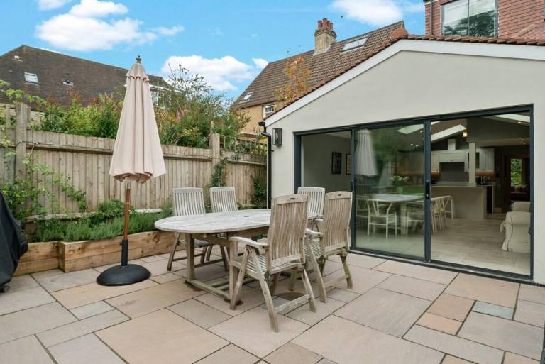 Vacation home with BBQ, patio & yard — photo 4
