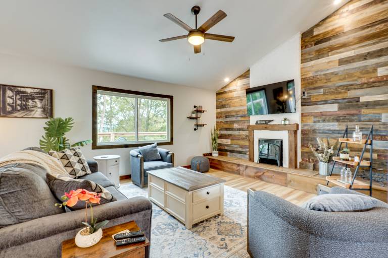 1 Mi to Dtwn Loudon: Spacious River-View Home — photo 2