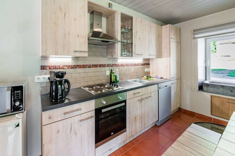 House with BBQ, patio & yard | Nature view | Pet-friendly — photo 4