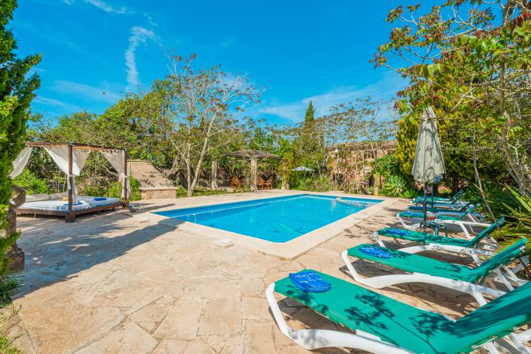 Family-friendly vacation home with private pool, fast internet & sauna | Garden view | Perfect for remote work | Pets allowed — photo 3