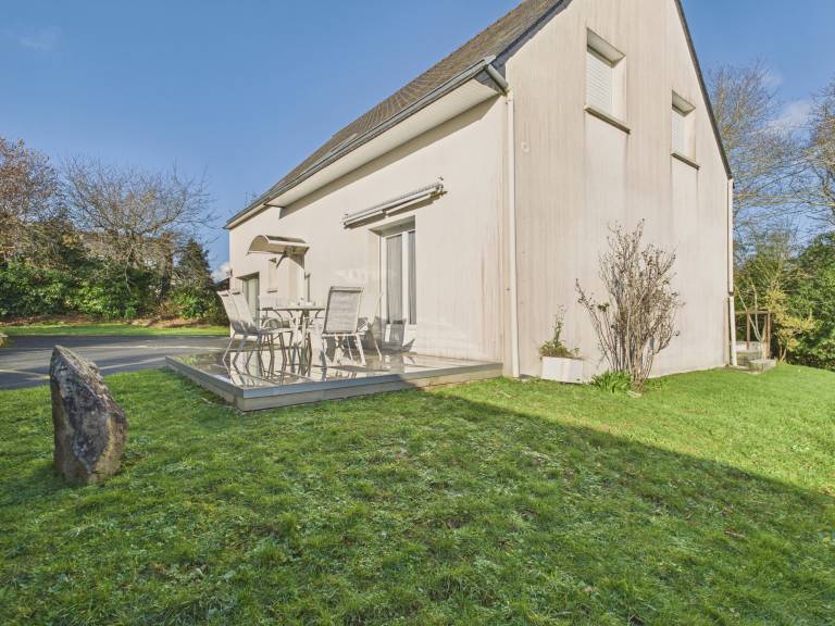 Vacation home with yard, barbeque & terrace | Pet-friendly — photo 2